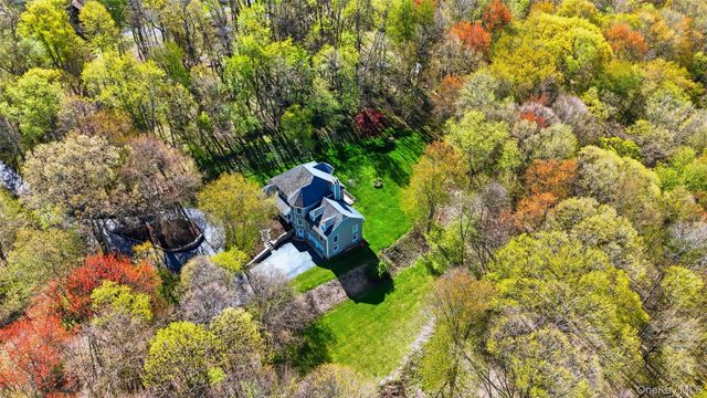 17 Skyview Lane, Mahopac, NY 10541