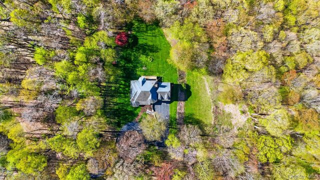 17 Skyview Lane, Mahopac, NY 10541