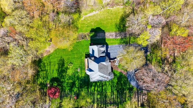 17 Skyview Lane, Mahopac, NY 10541