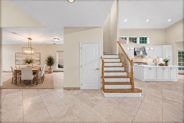 32 Hamlet Drive, Hauppauge, NY 11788