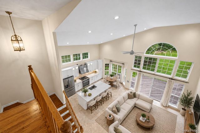 32 Hamlet Drive, Hauppauge, NY 11788