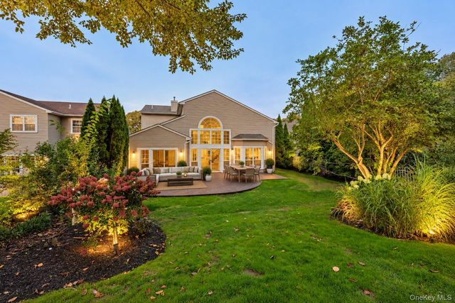 32 Hamlet Drive, Hauppauge, NY 11788