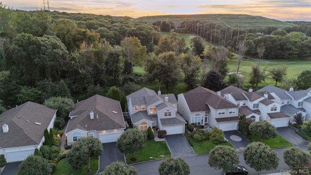 32 Hamlet Drive, Hauppauge, NY 11788