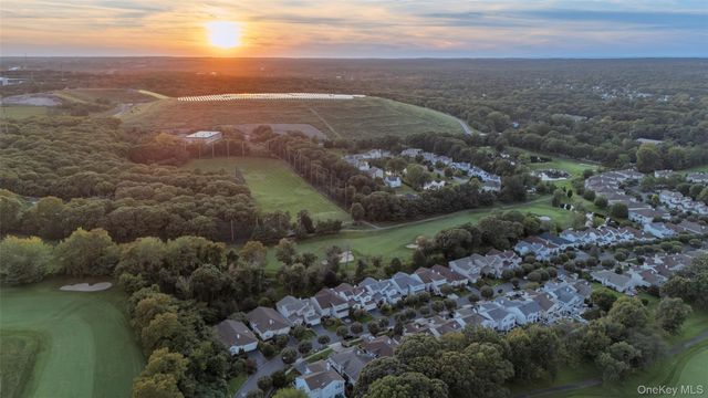 32 Hamlet Drive, Hauppauge, NY 11788