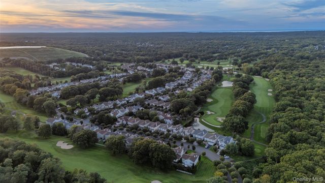 32 Hamlet Drive, Hauppauge, NY 11788