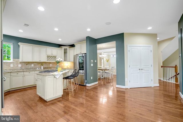 5815 FALLS GATE CT, Falls Church, VA 22041