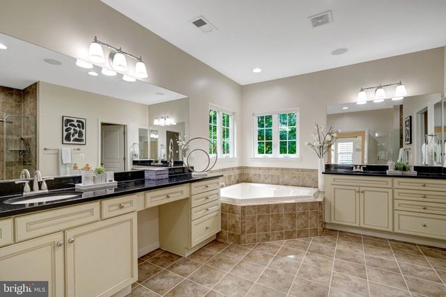 5815 FALLS GATE CT, Falls Church, VA 22041