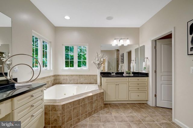 5815 FALLS GATE CT, Falls Church, VA 22041