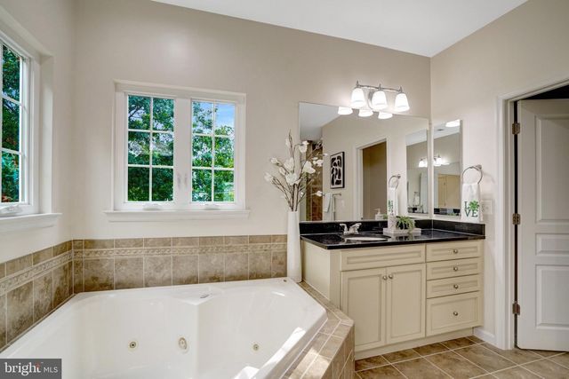 5815 FALLS GATE CT, Falls Church, VA 22041