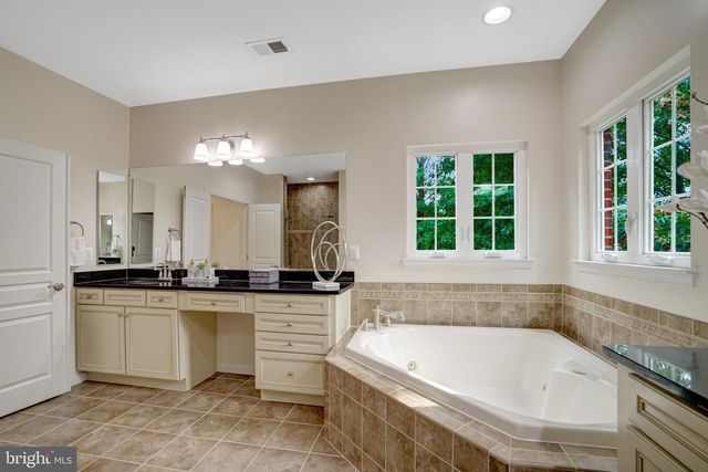 5815 FALLS GATE CT, Falls Church, VA 22041