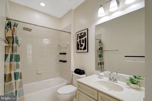5815 FALLS GATE CT, Falls Church, VA 22041