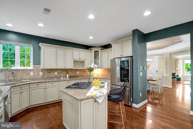 5815 FALLS GATE CT, Falls Church, VA 22041