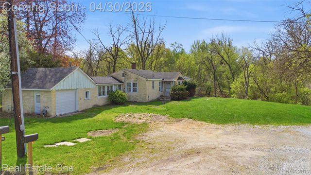 16450 Savoie Street, Livonia, MI 48154