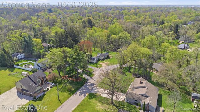 16450 Savoie Street, Livonia, MI 48154