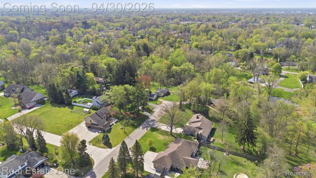 16450 Savoie Street, Livonia, MI 48154