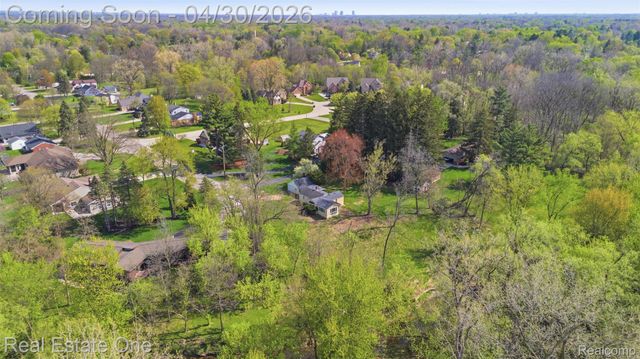 16450 Savoie Street, Livonia, MI 48154