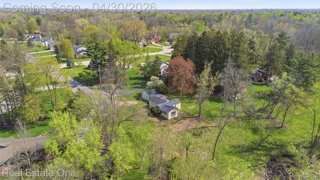 16450 Savoie Street, Livonia, MI 48154