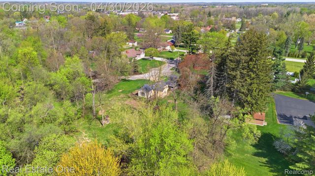 16450 Savoie Street, Livonia, MI 48154