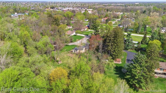 16450 Savoie Street, Livonia, MI 48154