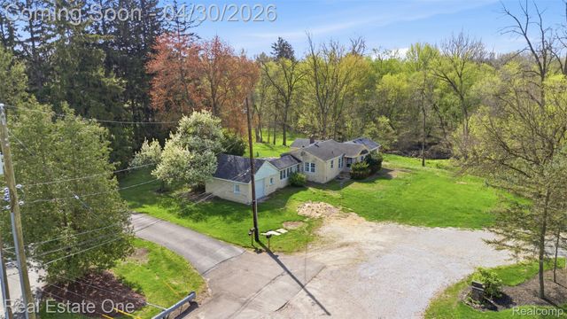 16450 Savoie Street, Livonia, MI 48154