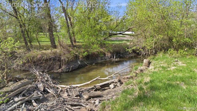 16450 Savoie Street, Livonia, MI 48154