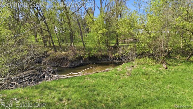 16450 Savoie Street, Livonia, MI 48154