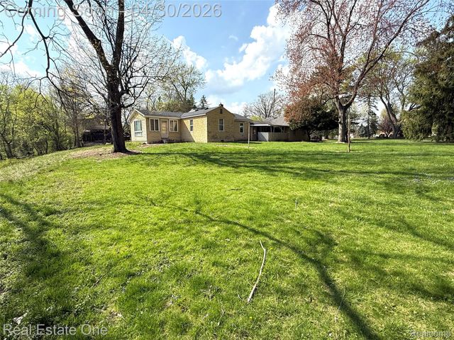 16450 Savoie Street, Livonia, MI 48154