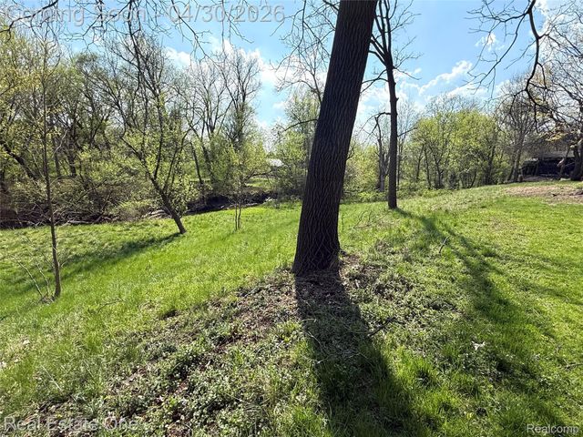 16450 Savoie Street, Livonia, MI 48154