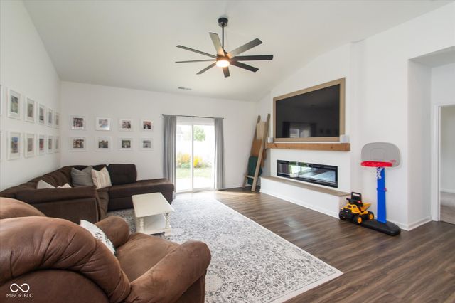 2019 Red Oak Court, Shelbyville, IN 46176