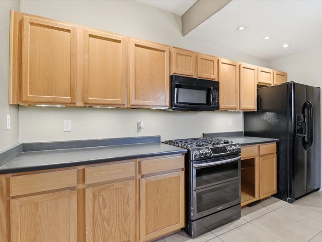 7618 Mesa Del Oro Lane, Santa Fe, NM 87507