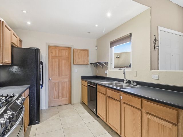 7618 Mesa Del Oro Lane, Santa Fe, NM 87507