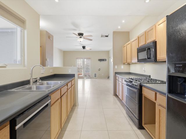 7618 Mesa Del Oro Lane, Santa Fe, NM 87507