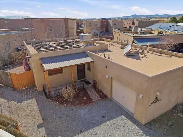 7618 Mesa Del Oro Lane, Santa Fe, NM 87507