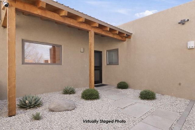 7618 Mesa Del Oro Lane, Santa Fe, NM 87507