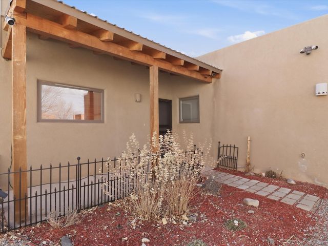 7618 Mesa Del Oro Lane, Santa Fe, NM 87507