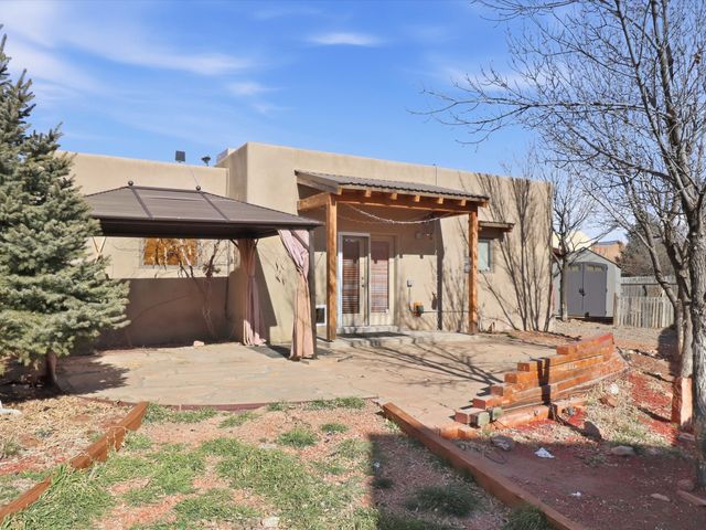 7618 Mesa Del Oro Lane, Santa Fe, NM 87507
