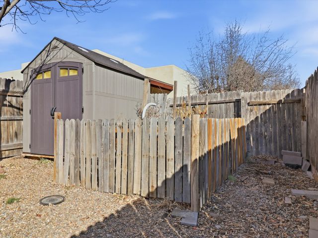 7618 Mesa Del Oro Lane, Santa Fe, NM 87507