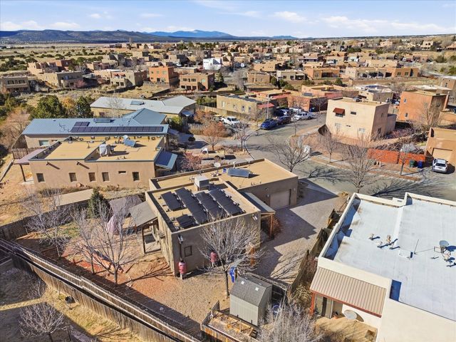 7618 Mesa Del Oro Lane, Santa Fe, NM 87507