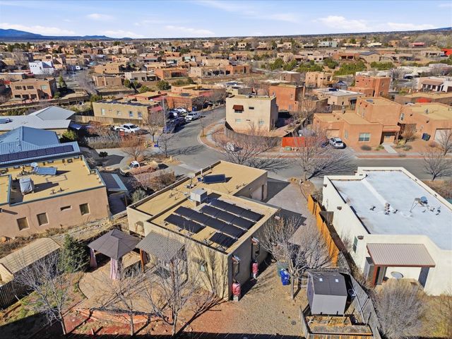 7618 Mesa Del Oro Lane, Santa Fe, NM 87507