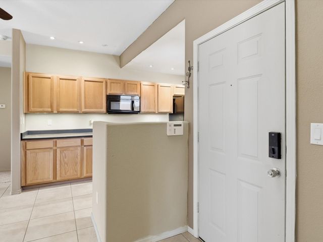 7618 Mesa Del Oro Lane, Santa Fe, NM 87507