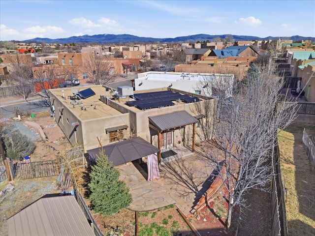 7618 Mesa Del Oro Lane, Santa Fe, NM 87507