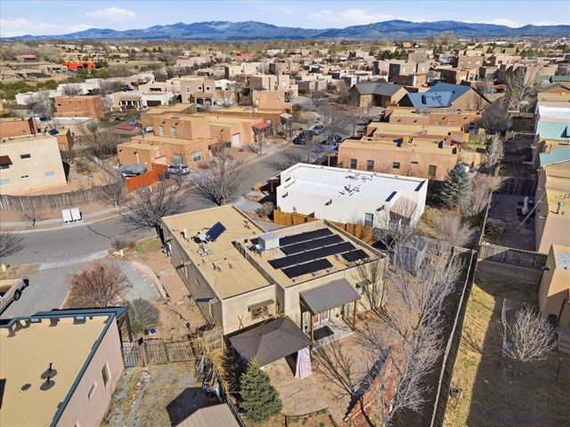 7618 Mesa Del Oro Lane, Santa Fe, NM 87507