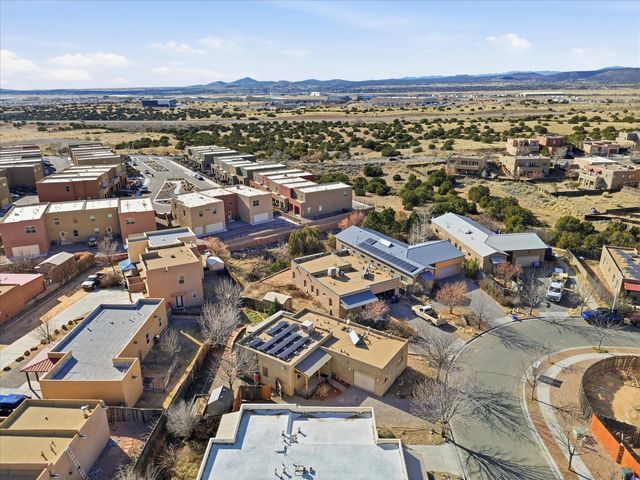 7618 Mesa Del Oro Lane, Santa Fe, NM 87507