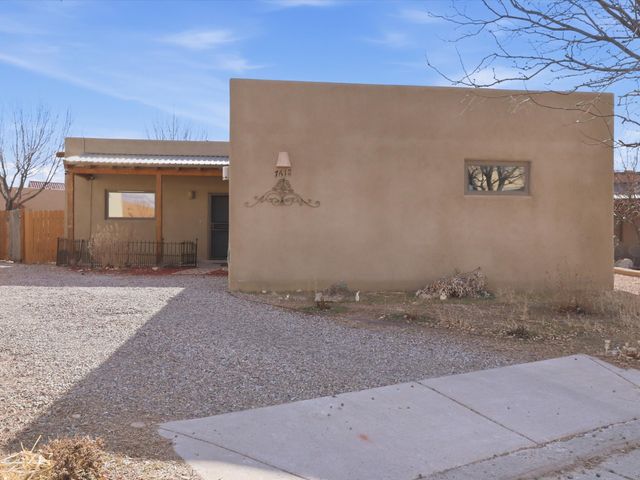 7618 Mesa Del Oro Lane, Santa Fe, NM 87507
