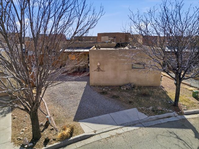 7618 Mesa Del Oro Lane, Santa Fe, NM 87507