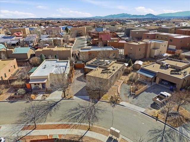 7618 Mesa Del Oro Lane, Santa Fe, NM 87507