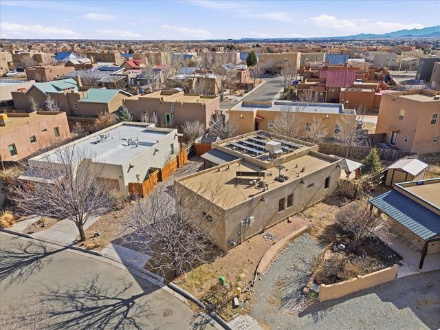 7618 Mesa Del Oro Lane, Santa Fe, NM 87507