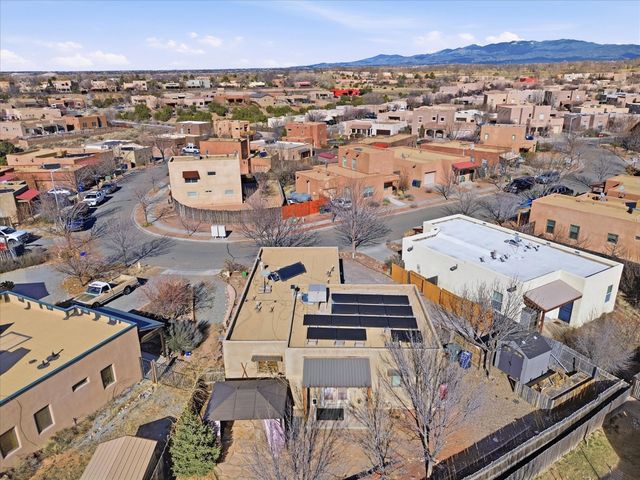 7618 Mesa Del Oro Lane, Santa Fe, NM 87507