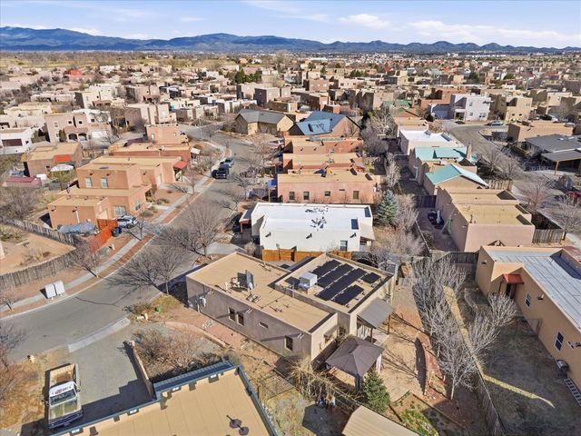 7618 Mesa Del Oro Lane, Santa Fe, NM 87507