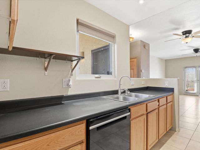 7618 Mesa Del Oro Lane, Santa Fe, NM 87507